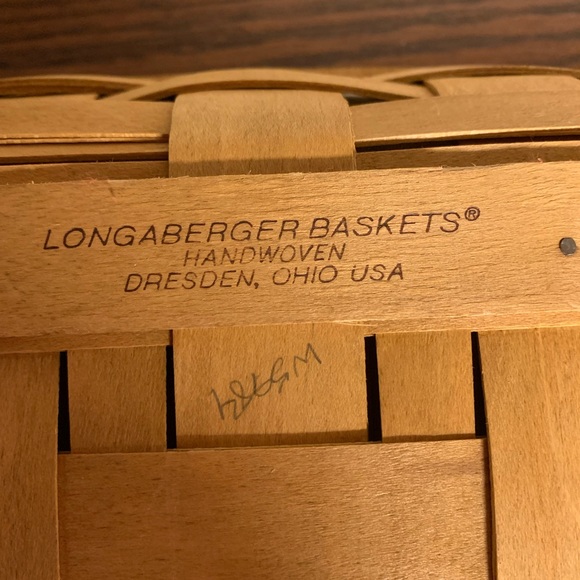 Longaberger oblong fabric lined 15 x8 basket - Picture 7 of 9